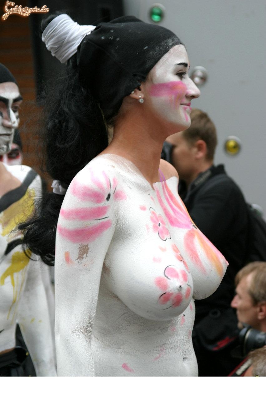 ez a szín valahogy túlságosan teltnek látszik