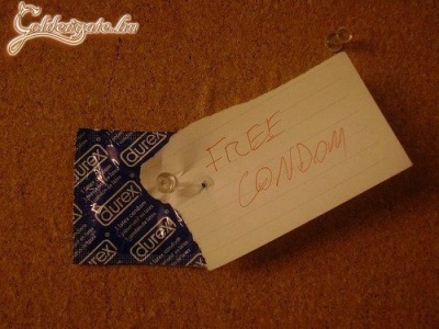 Ajándék condomnak ne nézd a lyukát!