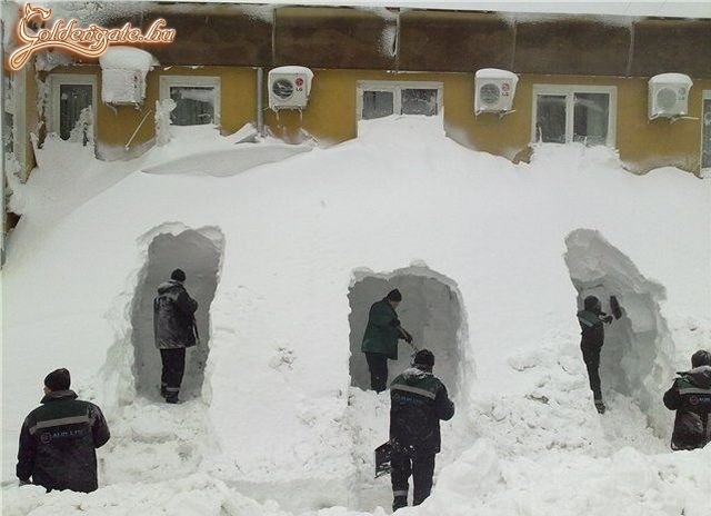 Na vajon hol az ajtó?