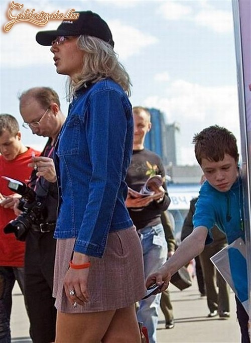 Most repül a kismadár