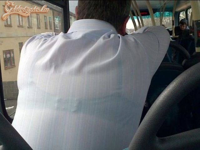 Úgy néz ki mint egy melltartó :)