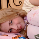 Középsulis csaj felkészül az első análra - 15. kép