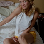 Szöszi tini imádnivaló cickókkal - 30. kép