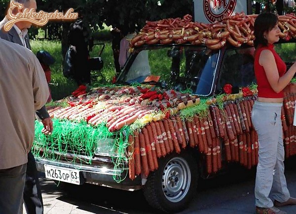 kolbászból van a zsiguli is