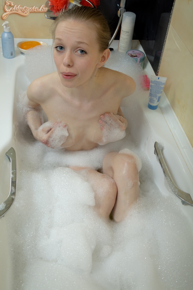 A pancsoló lány - 66. kép