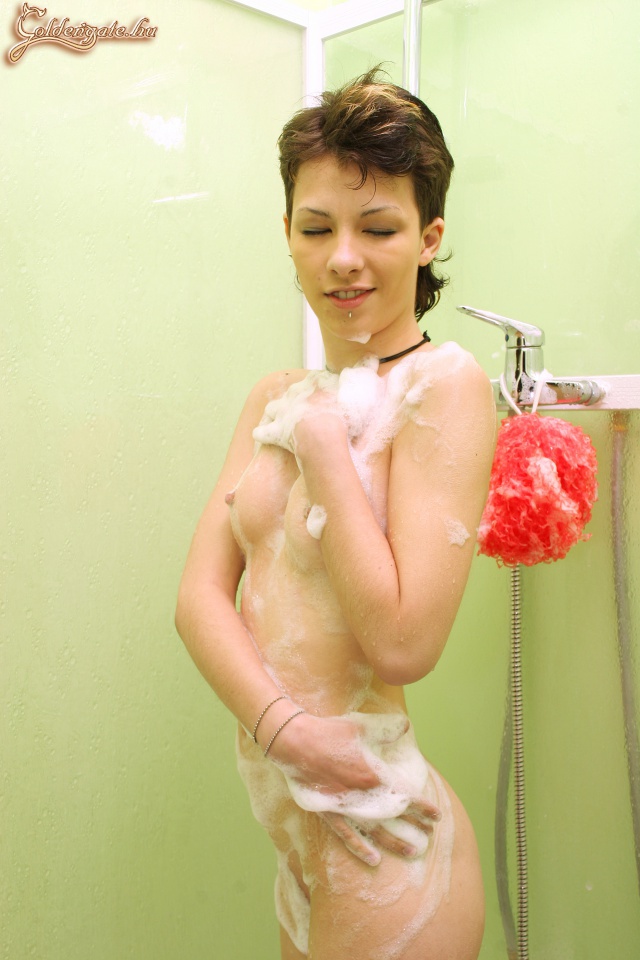 Puncisimi a zuhany alatt - 15. kép