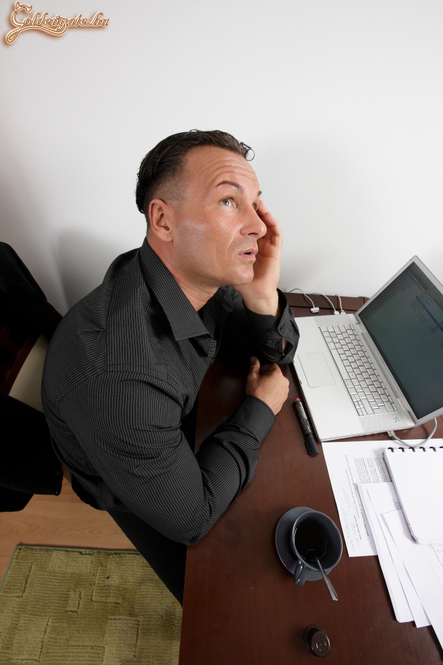 Szöszi titkárnő lerendezve - 22. kép