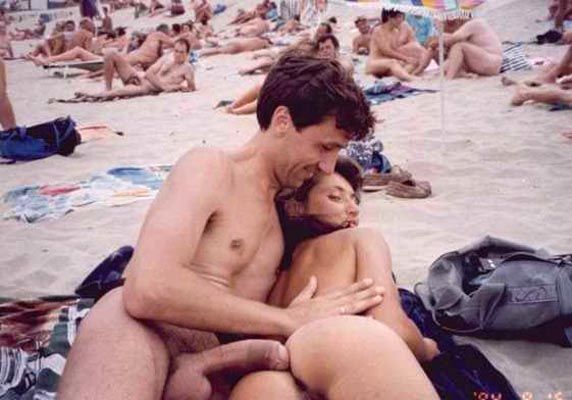 erekció a nudista strandon