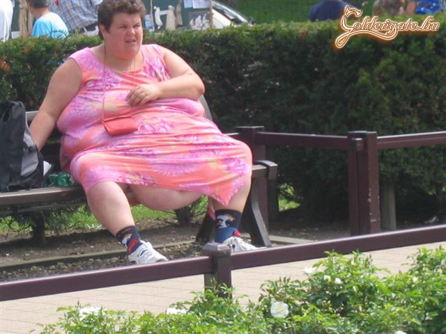 Lassan jön a tavasz, a lányok meg elkezdik mutogatni a köldöküket...