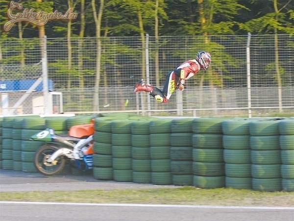 Szállj el kismadár...