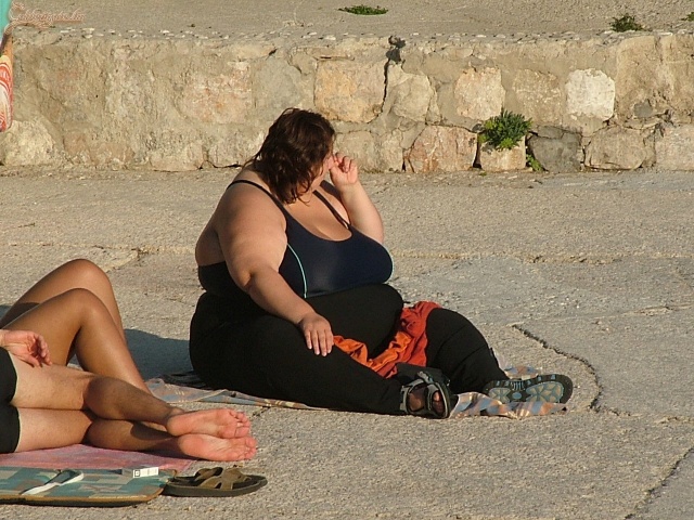 Még a beton is beszakad alatta!