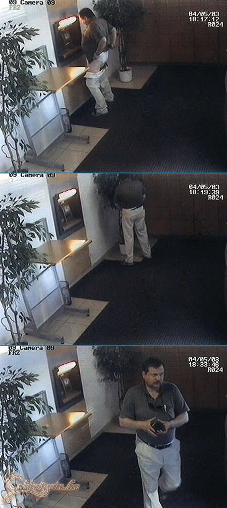 Paraszt a bankkártya automatánál