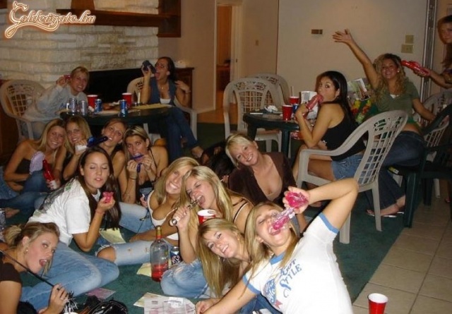 Jó a party, csajok