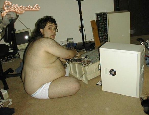 Bözske! Haggyá má' gépet szerelni vazzeg!