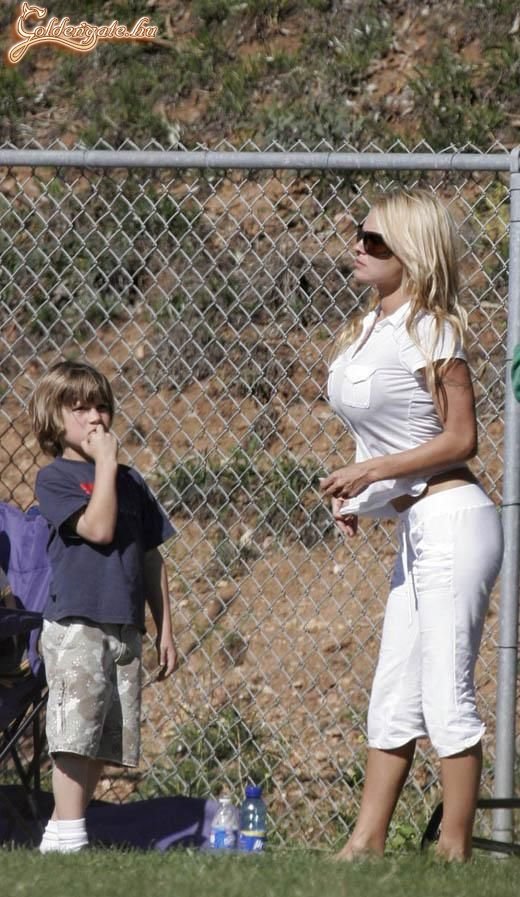 Pamela és a kissrác...