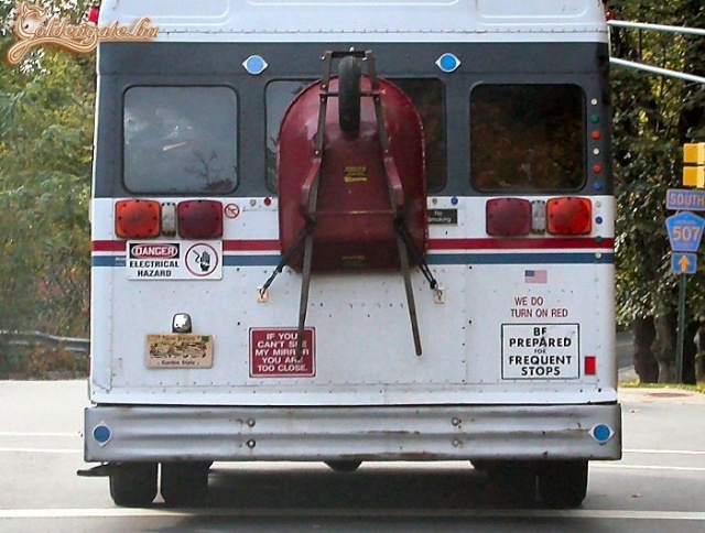 A buszon a legfontosabb kellék csakis a talicska lehet!