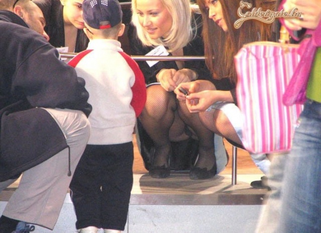 Apuci aranyos kisfia nénikkel ismerkedik