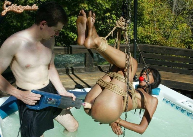 A csaj valószínűleg nagyon élvezi...