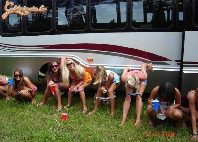 Lányok! Oda nem illik!