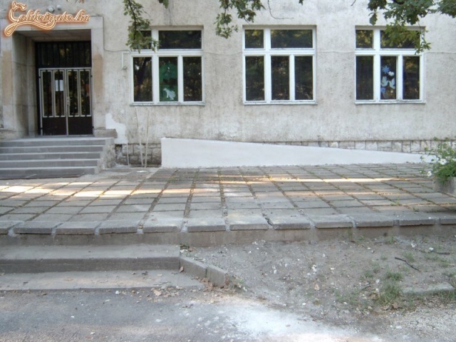 EU-kompatibilis tolókocsi feljáró