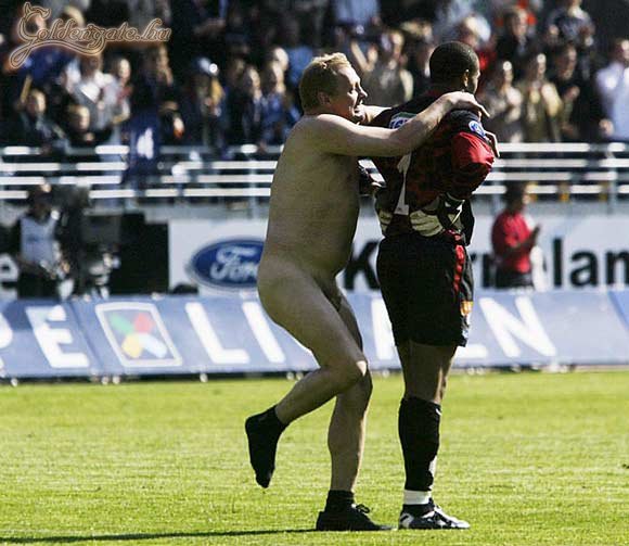 Ennek tuttira adnak miután levitték a pályáról