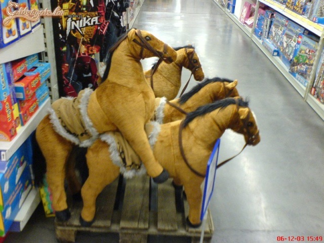 Játék részleg egy hipermarketben