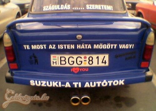 Az isten mögött