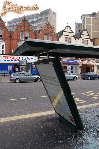 Közel állhatott meg a busz...