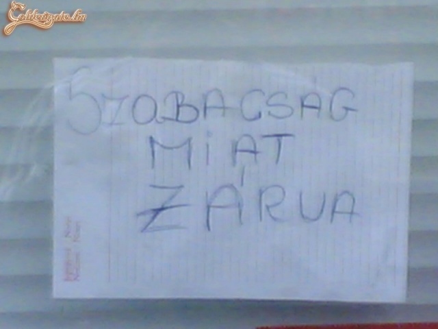 Biztosan helyesírási tanfolyamra ment...