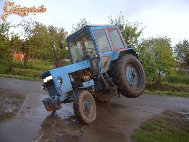 Kicsit bedőlt a kanyarban...