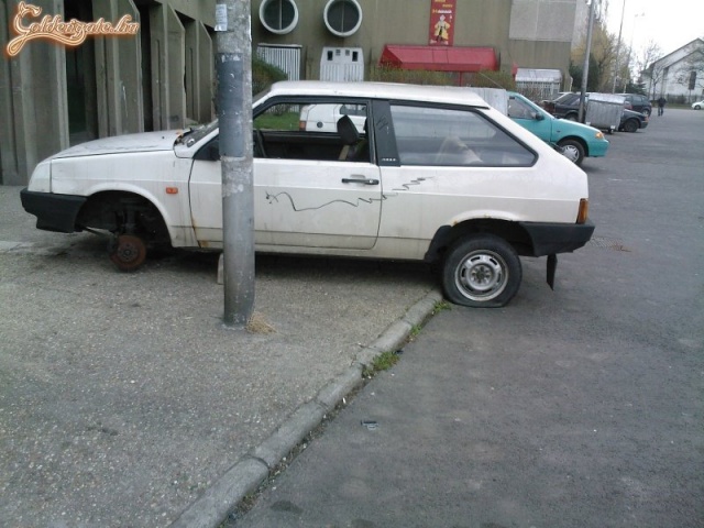Nem tegnap parkolt oda, az fix...