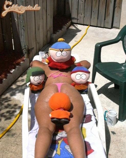 Kennynek a nagy segg jön be...