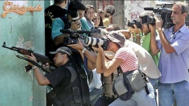 Ki ezzel, ki azzal...