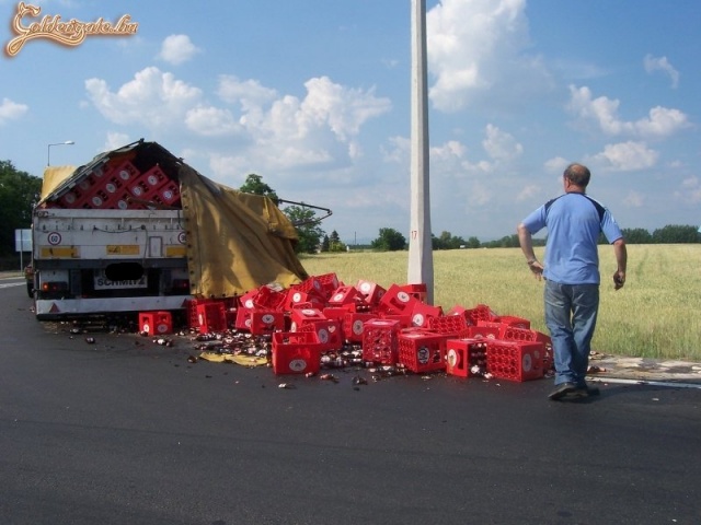 Figyelem! Nagyon durva tömeg szerencsétlenség!
