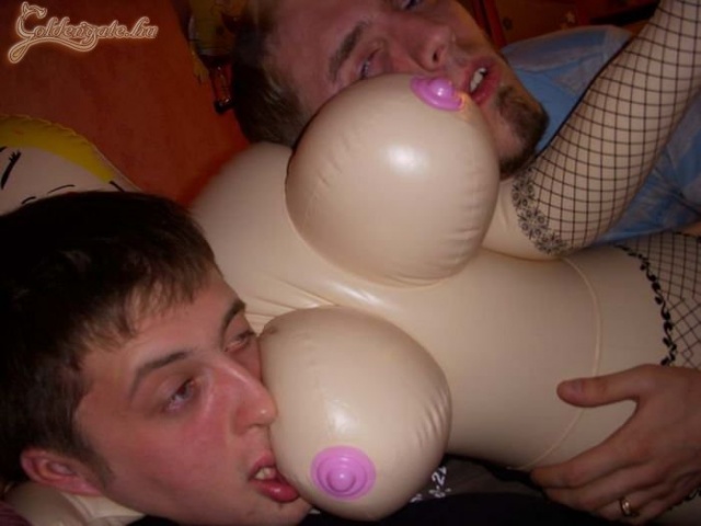 Közös lónak túrós a háta