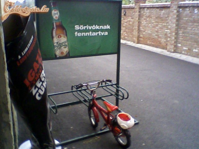 Napi 10 korsó biztos megvan neki...