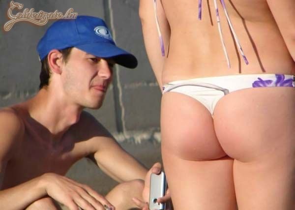 Ínycsiklandozó popsi