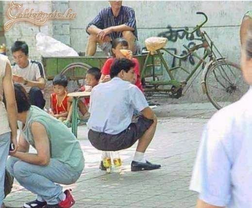 Biztosan kényelmes, csak nehogy becsússzon! :)