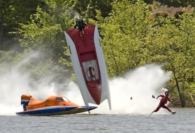 Jézus jól van, múltkor egy motorcsónakversenyen látták....