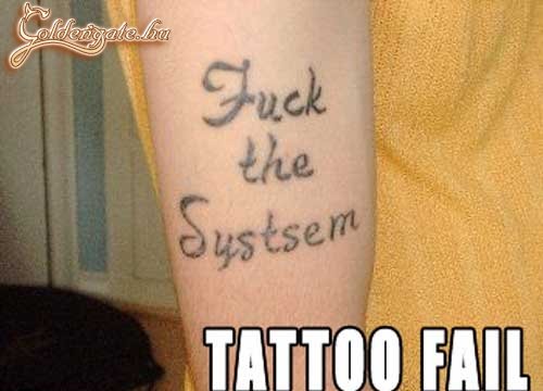 A tetováló úr kicsit be volt b*szva...