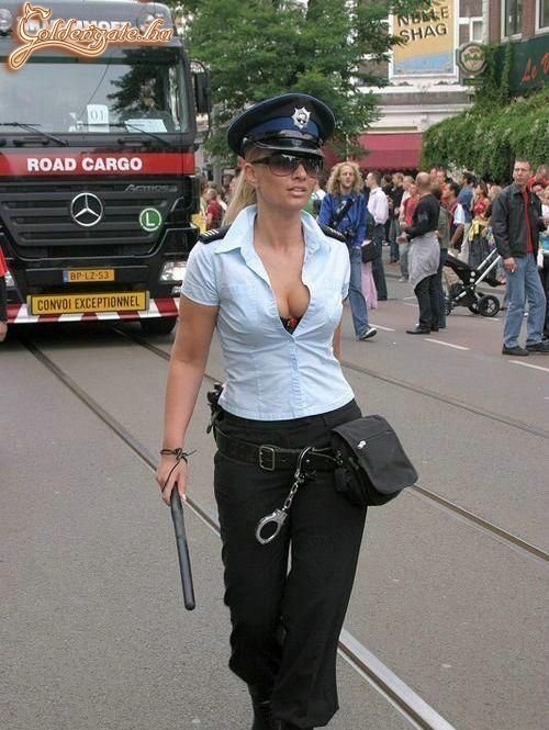 Egy rendőrnő az álmom!