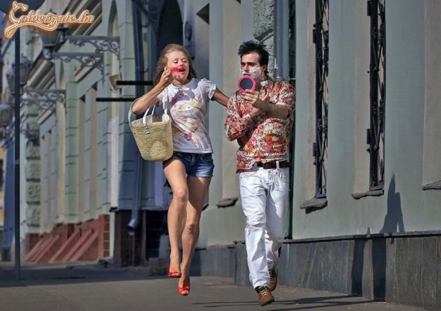 Rohanás a munkahelyre...