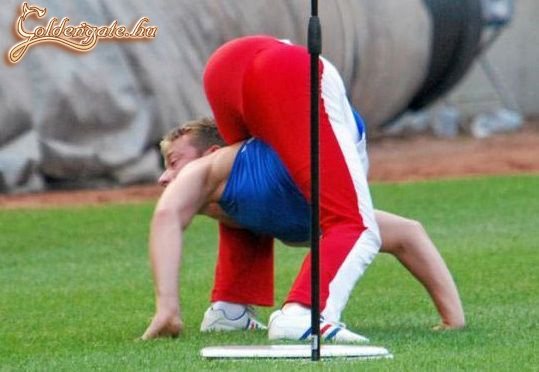 Hajlik a srác, hajlik...