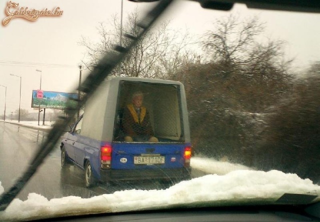 Nagyfater csak hátra fért be...