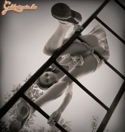 A létrán mindig előre kell engedni a lányokat!