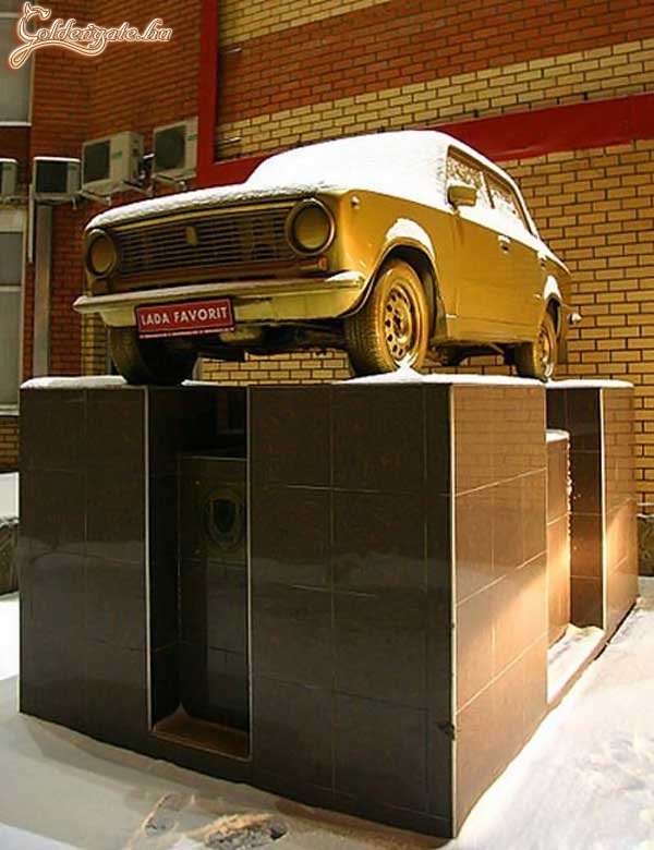 Lada favorit emlékmű