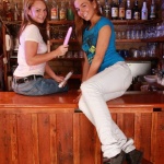 Leszbi csajok a bárpultnál - 17. kép