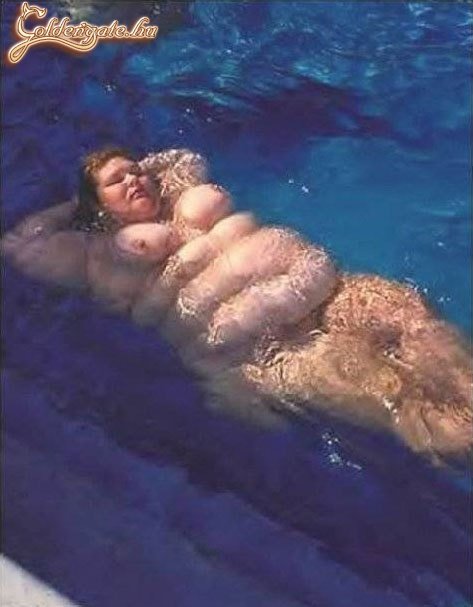 Kedves vendégeink! A medencénél bálna veszély!