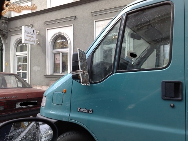 Ha nem elég nagy a visszapillantó...