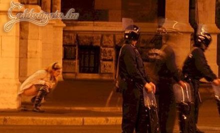 Rúgja valaki seggbe, ha meglátja!